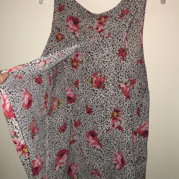 🌻SWEET & FLOWING TANK TOP - Picture 3 of 6
